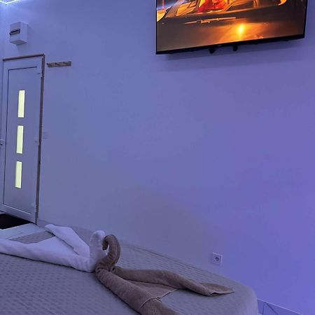 Suite Gold By L Amaryllis I Jacuzzi & Sauna Prive I Centre Beziers Arrivee Autonome Exterior foto