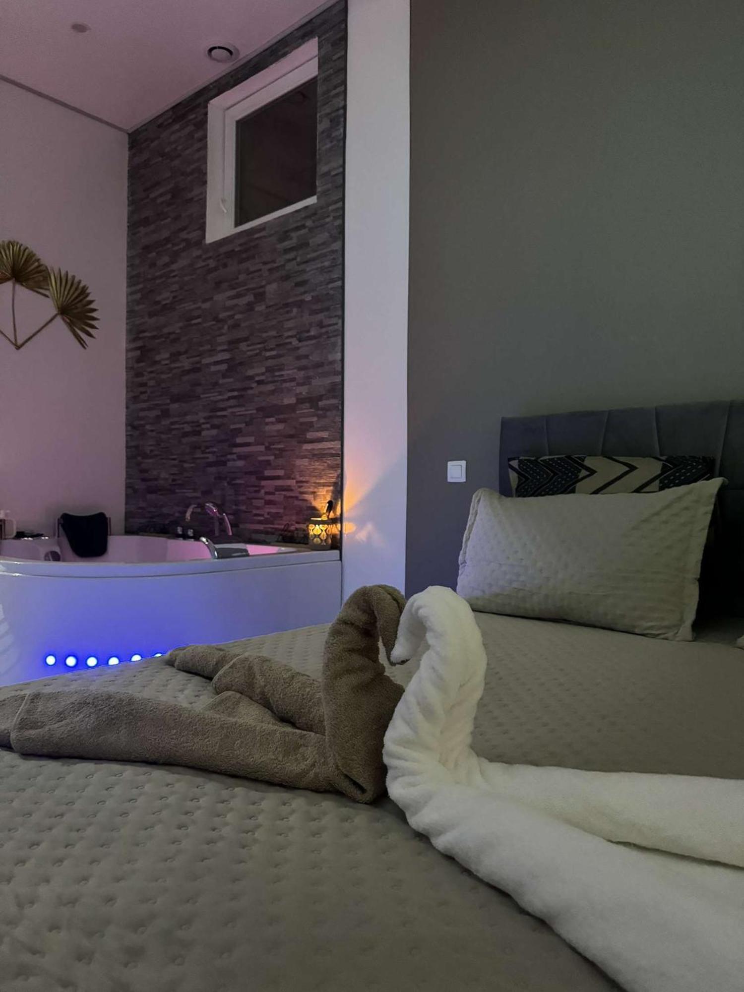Suite Gold By L Amaryllis I Jacuzzi & Sauna Prive I Centre Beziers Arrivee Autonome Exterior foto